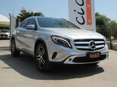 Usata Mercedes GLA200 136 CV (100 kW) 2015 Argento SUV