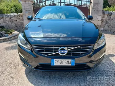 Usata Volvo V60 Kinetic 115 CV (84 kW) 2015 Nero Station wagon