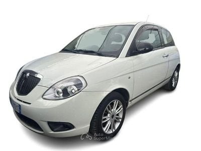 Begagnad Lancia Ypsilon 75 HK (55 kW) 2012 Vit Halvkombi
