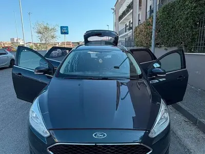 Usata Ford Focus 109 CV (80 kW) 2013 Bluazzurro Berlina