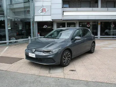 Usata VW Golf VIII Life 110 CV (80 kW) 2022 Grigio Berlina