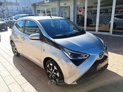 Usata Toyota Aygo Connect Style 72 CV (52 kW) 2019 Argento Utilitaria