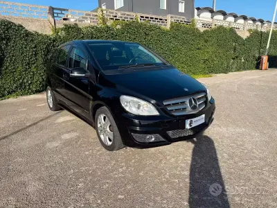Usata Mercedes B180 Executive 109 CV (80 kW) 2011 Nero Utilitaria