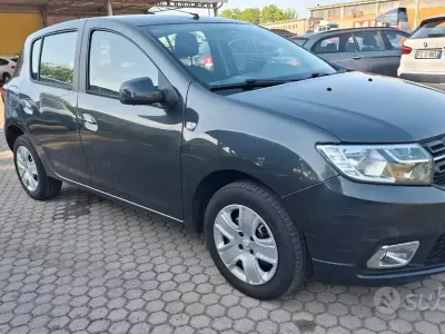 Usata Dacia Sandero Comfort 73 CV (53 kW) 2019 Marrone Berlina