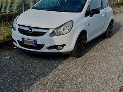 Usata Opel Corsa 90 CV (66 kW) 2010 Bianco Utilitaria
