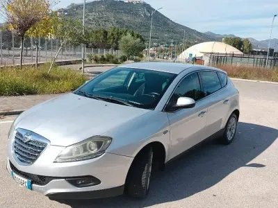 Usata Lancia Delta 130 CV (95 kW) 2013 Grigio Utilitaria