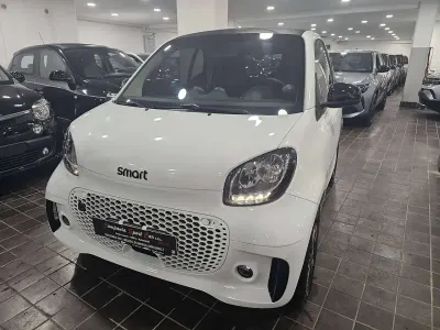 Usata Smart ForTwo Coupé Prime 41 kW (56 CV) 2021 Total white metallizzato Utilitaria
