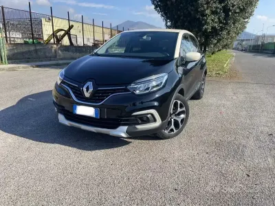 Usata Renault Captur 110 CV (80 kW) 2016 Rosso SUV