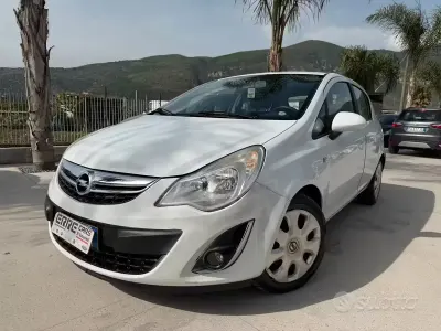 Używany Opel Corsa 75 KM (55 kW) 2012 Biały Hatchback