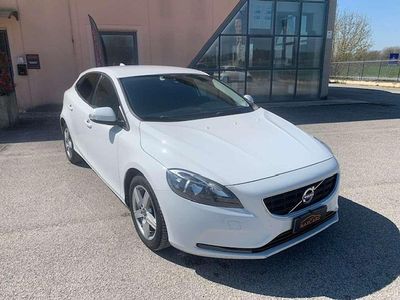 Usata Volvo V40 Momentum 114 CV (83 kW) 2013 Bianco Berlina