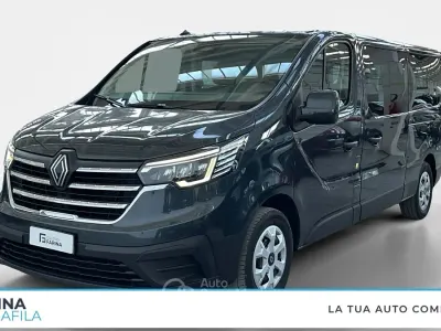 Begagnad Renault Trafic 150 HK (110 kW) 2024 Grå Minibuss