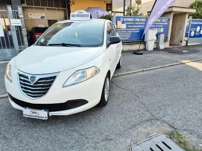 Usata Lancia Ypsilon Silver 69 CV (50 kW) 2015 Bianco Utilitaria