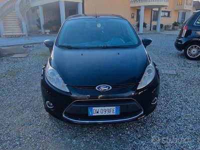 Usata Ford Fiesta 82 CV (60 kW) 2009 Nero Utilitaria