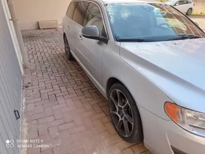 Usata Volvo V70 Momentum 136 CV (100 kW) 2014 Argento Station wagon