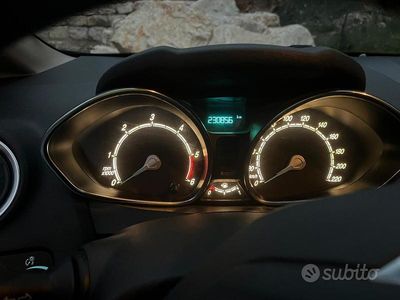 Usata Ford Fiesta 2016 Grigio Berlina