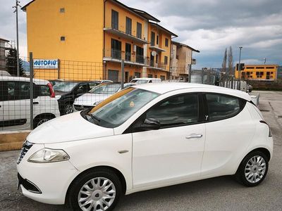 Begagnad Lancia Ypsilon Gold 95 HK (69 kW) 2012 Vit Halvkombi