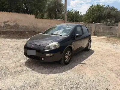 Usata Fiat Grande Punto 75 CV (55 kW) 2013 Bluazzurro Utilitaria