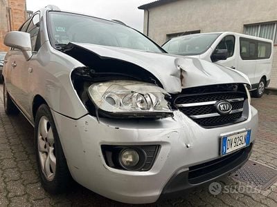 Usata Kia Carens Family 140 CV (102 kW) 2007 Grigio Monovolume