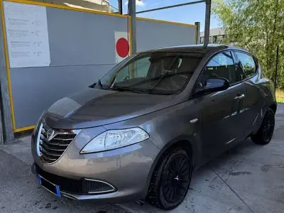 Usata Lancia Ypsilon Gold 95 CV (69 kW) 2012 Utilitaria