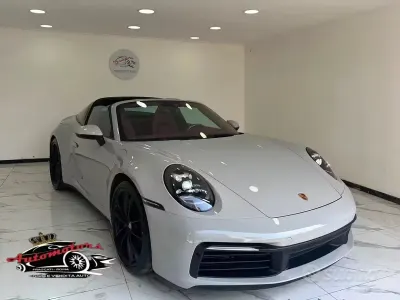 Usata Porsche 992 385 CV (283 kW) 2023 Grigio Cabrio