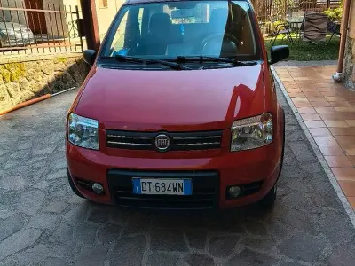 Usata Fiat Panda 4x4 60 CV (44 kW) 2009 Rosso Utilitaria
