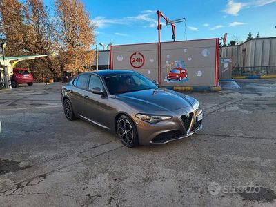 Usata Alfa Romeo Giulia 150 CV (110 kW) 2017 Grigio Berlina