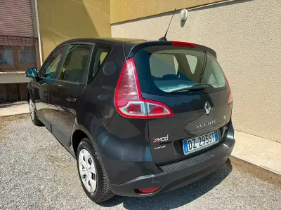 Usata Renault Scénic 105 CV (77 kW) 2009 Nero Monovolume