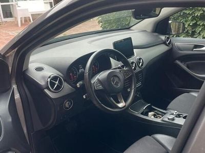 Usata Mercedes B180 122 CV (89 kW) 2016 Grigio Monovolume