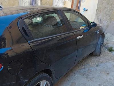 Usata Alfa Romeo 147 105 CV (77 kW) 2002 Nero Utilitaria