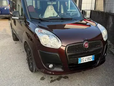 Usata Fiat Doblò 105 CV (77 kW) 2010 Marrone Monovolume