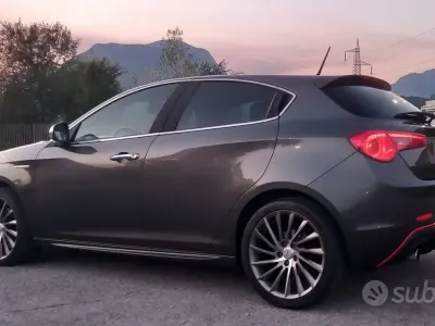 Usata Alfa Romeo Giulietta 140 CV (102 kW) 2014 Grigio Utilitaria