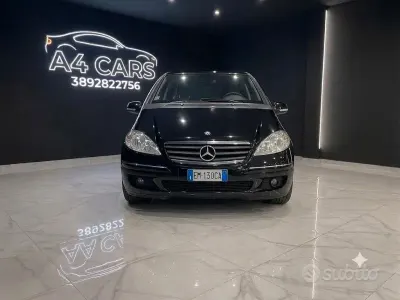 Usata Mercedes A180 Elegance 109 CV (80 kW) 2012 Nero Utilitaria