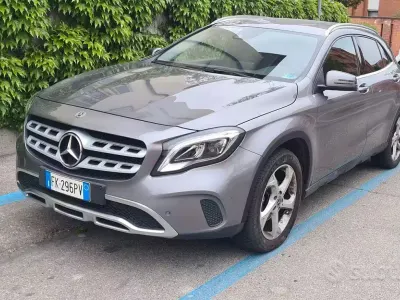 Usata Mercedes GLA200 136 CV (100 kW) 2017 Grigio SUV