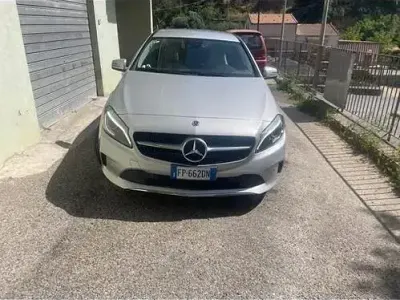 Usata Mercedes 200 156 CV (114 kW) 2018 Grigio Utilitaria