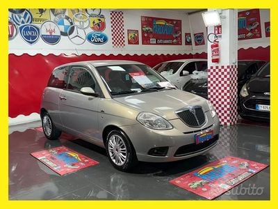 Usado Lancia Ypsilon 60 HP (44 kW) 2009 Cinzento Citadino