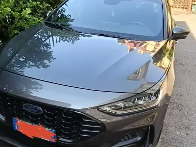 Usata Ford Focus ST-Line 116 CV (85 kW) 2023 Grigio Station wagon