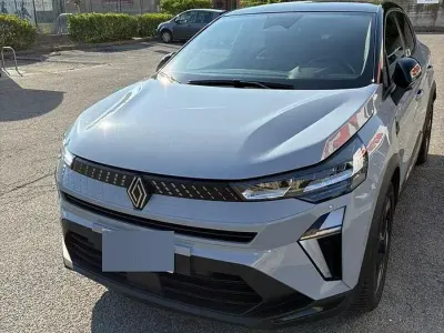 Usata Renault Captur 101 CV (74 kW) 2025 Grigio SUV