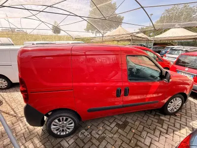 Usata Fiat Doblò 120 CV (88 kW) 2011 Rosso Monovolume