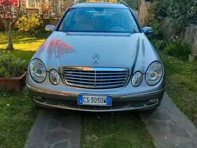 Usata Mercedes E270 177 CV (130 kW) 2004 Grigio Station wagon