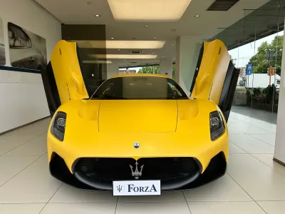Usata Maserati MC20 630 CV (463 kW) 2023 Giallo genio matte Berlina