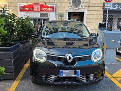 Usata Renault Twingo Urban Night 60 kW (82 CV) 2023 Nero Utilitaria