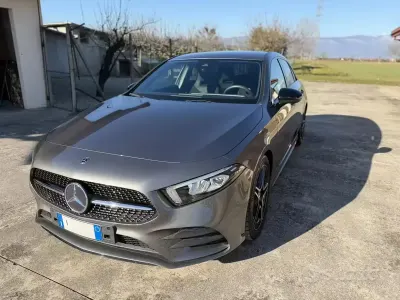 Usata Mercedes A180 Premium 109 CV (80 kW) 2019 Grigio Berlina