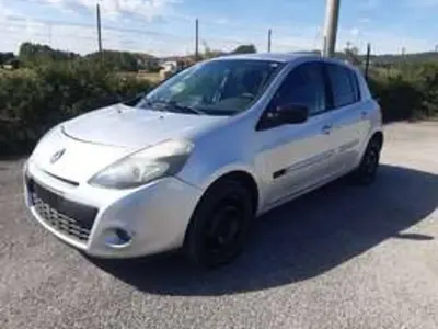 Usata Renault Clio III Dynamique 75 CV (55 kW) 2011 Argento Berlina