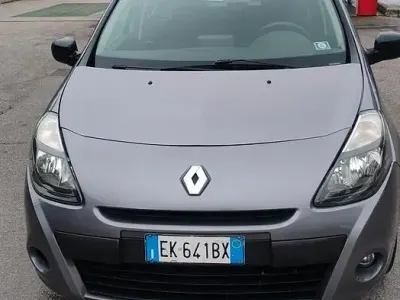 Usata Renault Clio II Dynamique 75 CV (55 kW) 2011 Other Berlina