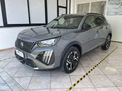 Usata Peugeot 2008 Allure 102 CV (75 kW) 2024 Grigio SUV