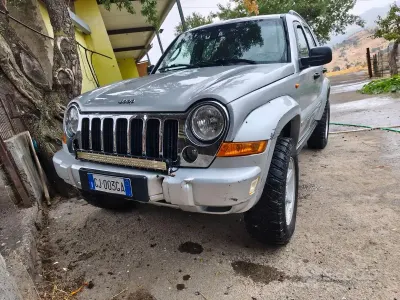 Usata Jeep Cherokee 163 CV (119 kW) 2006 Grigio SUV
