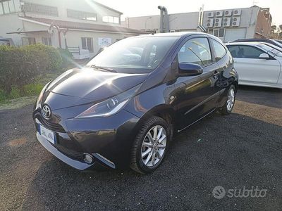Usata Toyota Aygo Connect Style 68 CV (50 kW) 2014 Blu Utilitaria