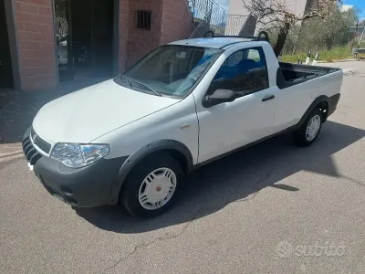 Usata Fiat Strada 85 CV (62 kW) 2007 Bianco Pick-up