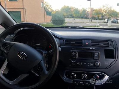 Usata Kia Rio 85 CV (62 kW) 2012 Nero Berlina