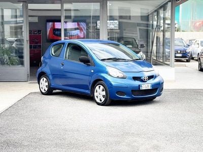 Usata Toyota Aygo 68 CV (50 kW) 2010 Blu Utilitaria